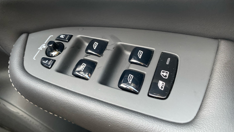 Volvo XC90 2.0 T8 PHEV Ultra Dark 5dr AWD Geartronic Estate